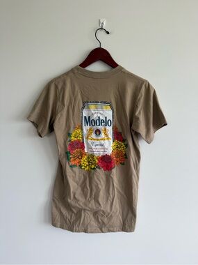 Modelo Tan Beer Shirt